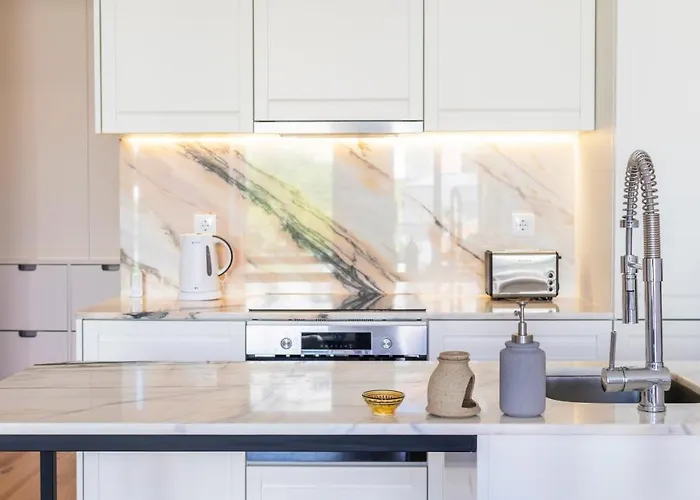 Duque Flat - Ac & Balcony By Lovelystay