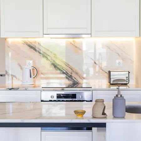 Duque Flat - Ac & Balcony By Lovelystay